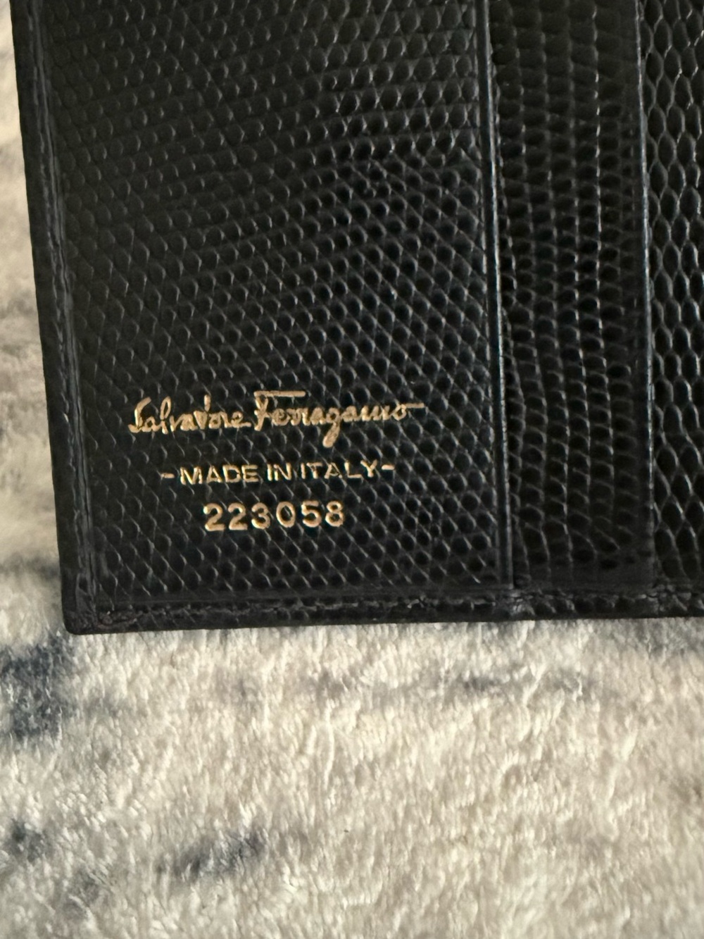 Salvatore Ferragamo Black Textured Leather Wallet with Vara Bow - Picture 8 of 9